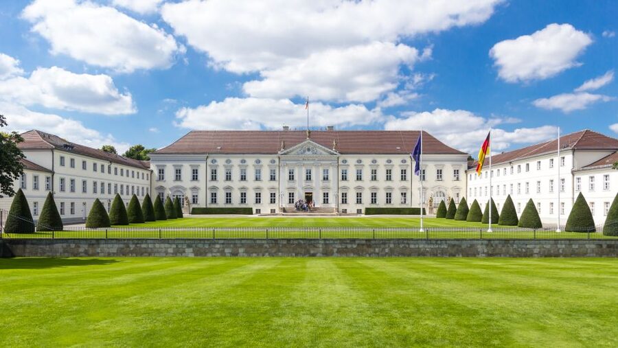 Berlin: Scenic Guided Tour by Private Car for 2, 3, 6 Hours - Choosing two, three, or six hours