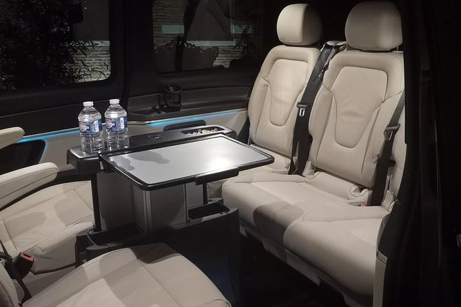 Best Private Airports Transfers - Luxury Minivan Service - The strongest part: meeting you when plans change