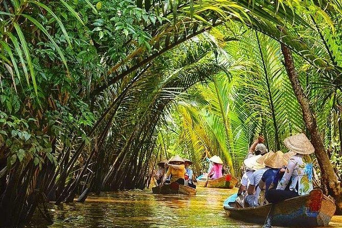 BIG BOSS private LIMOUSINE DAY TRIP TO MEKONG DElTA - My Tho sets up the Mekong experience