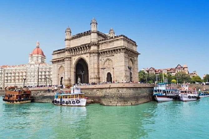 Bollywood Sightseeing and Celebrity Homes Tour by Private Car - Live dance and the chance to join in
