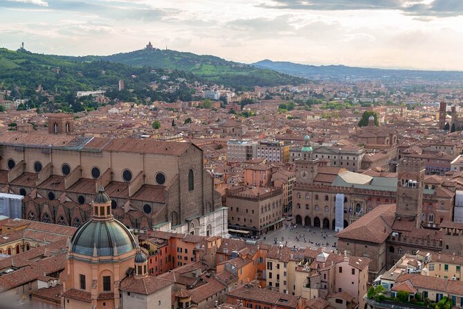 Bologna Airport Transfers : Bologna Airport BLQ to Bologna City in Luxury Van - What the $142.46 price really means