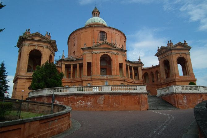 Bologna Airport Transfers : Bologna Airport BLQ to Bologna City in Luxury Van - Timing, tickets, and cancellation rules