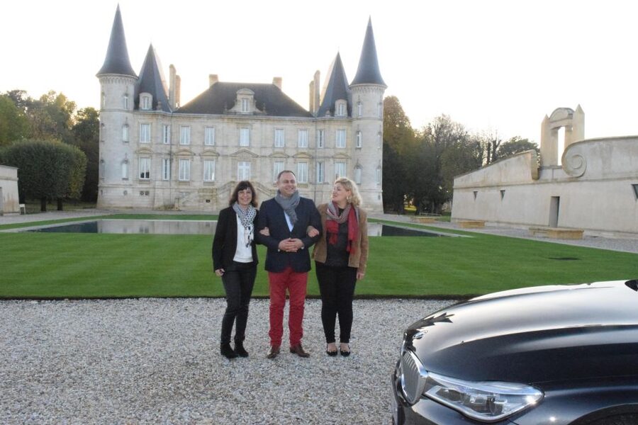 Bordeaux: Medoc tour in a small group (Luxury Mercedes EQV) - Château Margaux and the famous chateau road