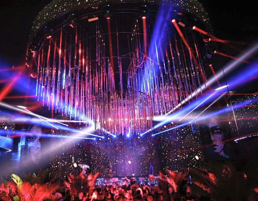 Bucharest: VIP Dining, Limo Ride & Clubbing - One hour in the limousine adds the party centerpiece