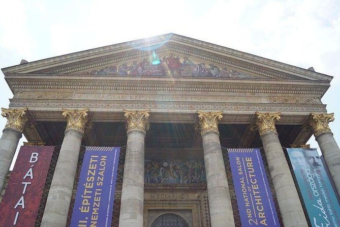 Budapest Private 2 hrs. Mercedes Sightseeing Tour - Buda Castle and the hilltop change of scene