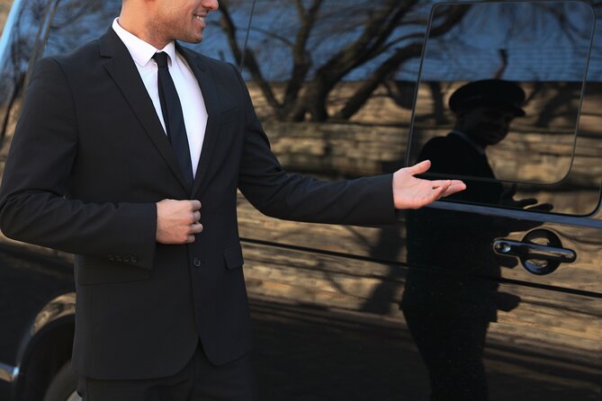 Budapest Private Airport Transfer in a Luxury Minivan - How the vehicle works for groups and luggage