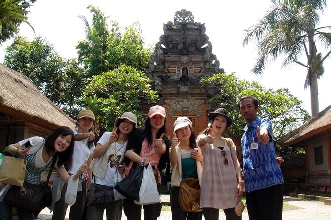 Charter a car with driver in Bali - Jimbaran seafood and the cost of lunch