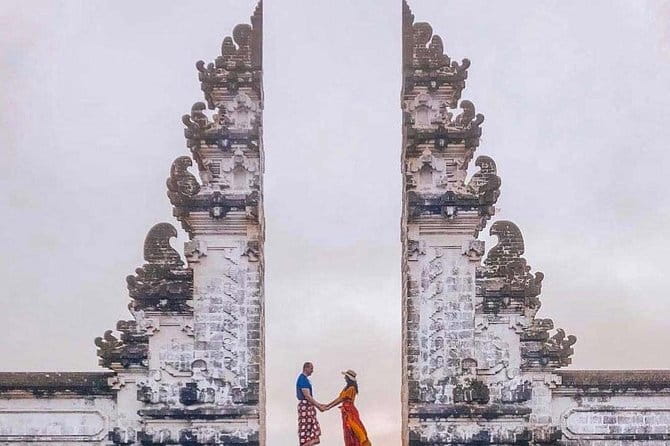 Charter a car with driver in Bali - What the drivers add to the day