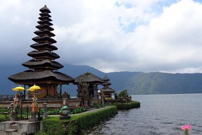 Charter a car with driver in Bali - The real cost of the $78.10 rate