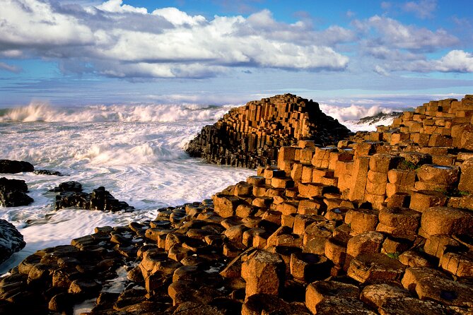 Chauffeur Giants Causeway & Belfast Private Day Tour From Dublin - Belfast in one hour