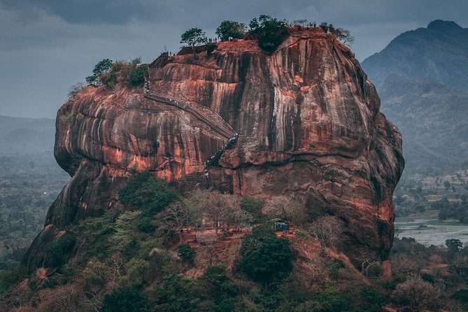 Chauffeur guide and Tour organizer - Why private travel can work well in Sri Lanka