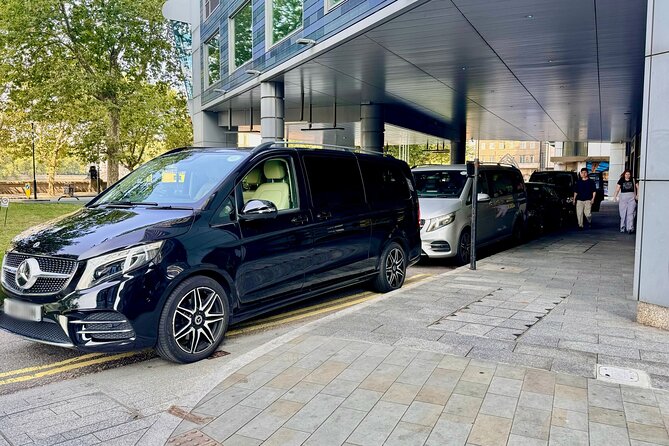 Chauffeur Limo Service From Heathrow Airport to London any Hotels - Finding your chauffeur in the arrivals hall