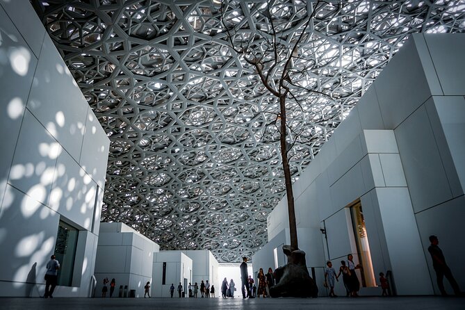 Chauffeur Service For Dubai & Abu Dhabi - Comfort during a 10-hour outing