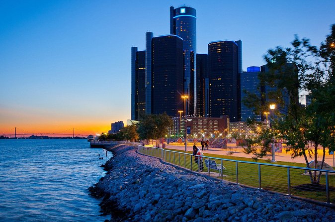 Chauffeured Historic Tour of Detroit with Flexibility - Three short stops for photographs and city views