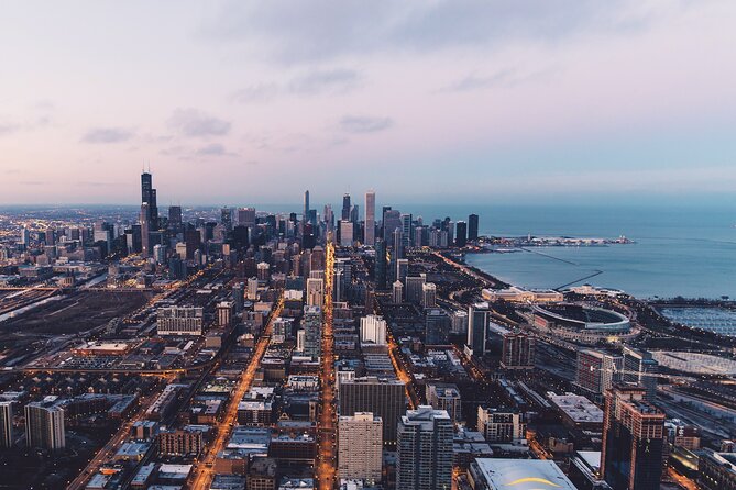 Chicago 4-Hour Sightseeing Transfer by Luxury SUV - The driver’s role, and the missing guide