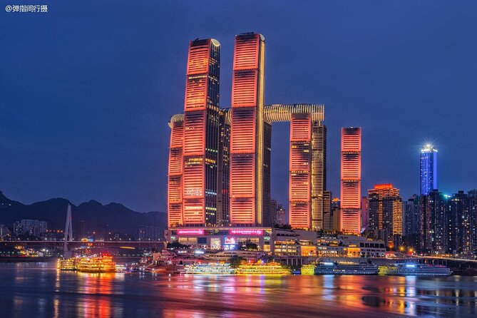 Chongqing Private Car Guided Tour:Must-sees All in One - People’s Square and the Chongqing People’s Auditorium