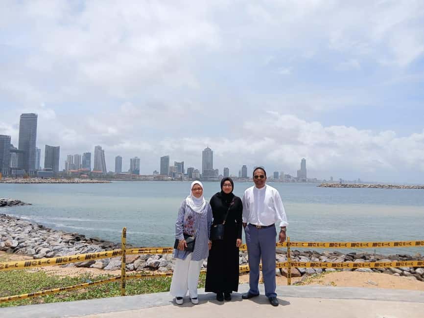 Colombo: City Sightseeing Tour by Car with Driver-Guide - Tea tasting and small local touches