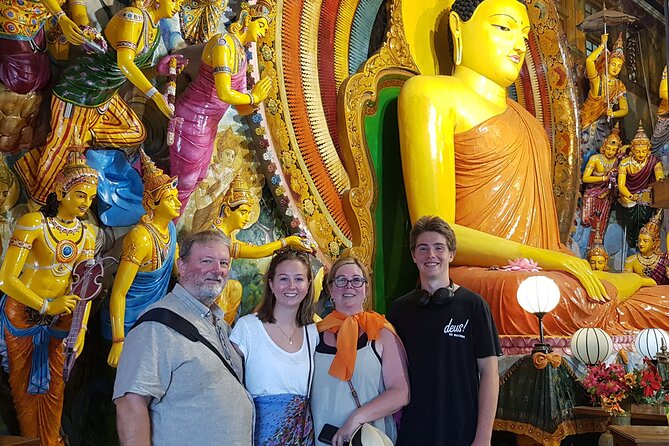 Colombo City Tour with Private Driver - Pettah’s mosque and St Anthony’s Church