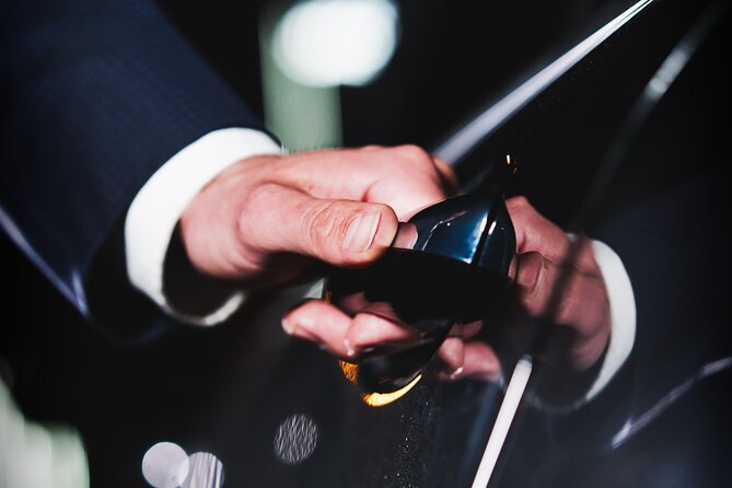 Cracow to airport transfer by Luxurious VIP limo - From Krakow to the airport in about 30 minutes