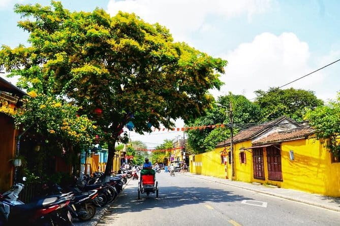 Da Nang Airport Arrival Or Departure By Private Car Transfers - Why the $11 fare can be good value