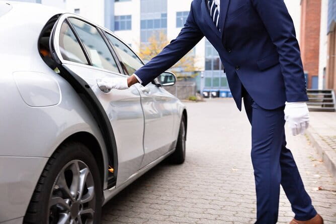 Da Nang Airport Arrival Or Departure By Private Car Transfers - The most important timing issue is the $5 night surcharge