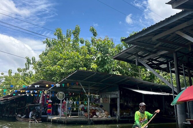 Damnoen Saduak and Maeklong Railway Market Tour with Private Car - Who should book this experience