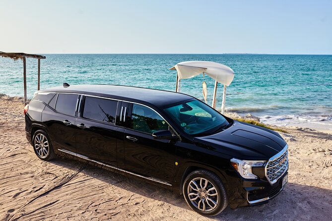 Deluxe GMC Limousine from CUN Airport to Playa Mujeres - What the 45-minute ride is like