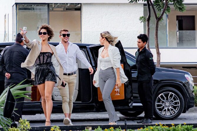 Deluxe Limousine GMC from Cancun Airport - Key points to know before booking