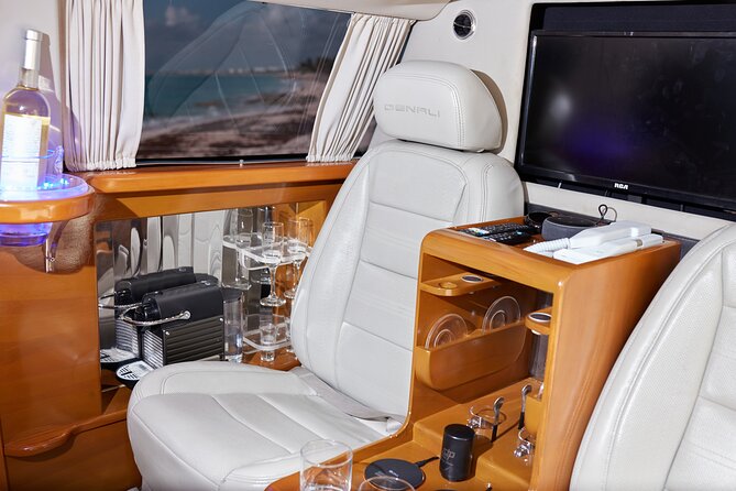 Deluxe Limousine GMC from Cancun Airport - Your arrival at Cancun Airport