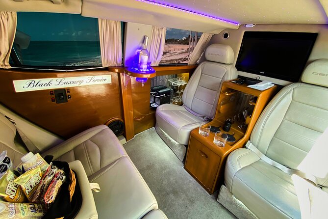 Deluxe Limousine GMC from Cancun Airport - Finding the correct meeting point by terminal