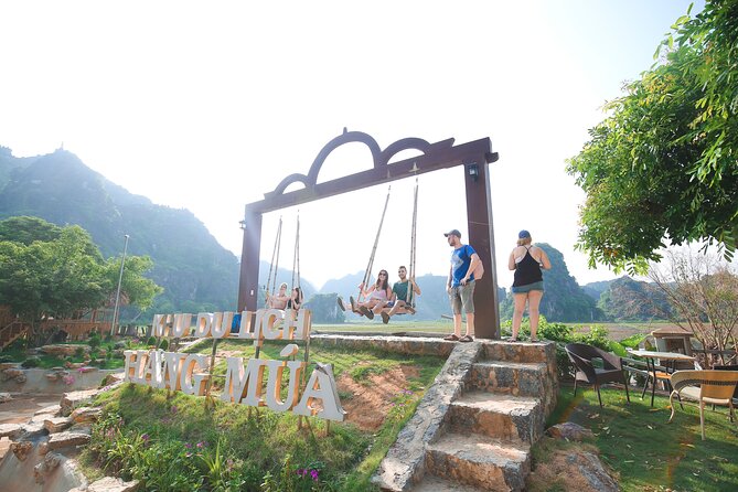 Deluxe & Small Group Hoa Lu Tam Coc Mua Cave Full Day Tour - Limousine Transfer - Lunch before the Tam Coc boat ride