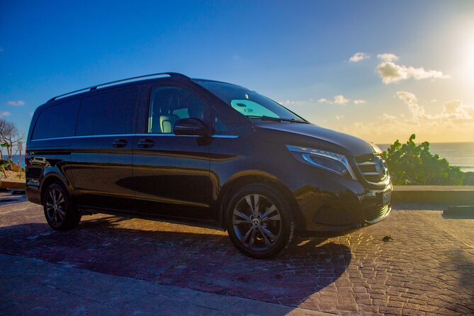 Departures in Mercedes Benz from Playa del Carmen to Cancun Airport - Inside the Mercedes-Benz vehicle