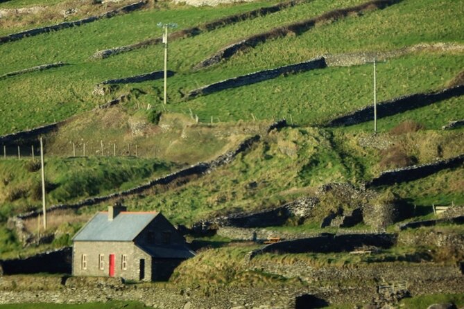 Dingle: Hour Slea Head Drive Tour 4hr - Personal Chauffeur Guide - Slea Head Point Faces the Blasket Islands