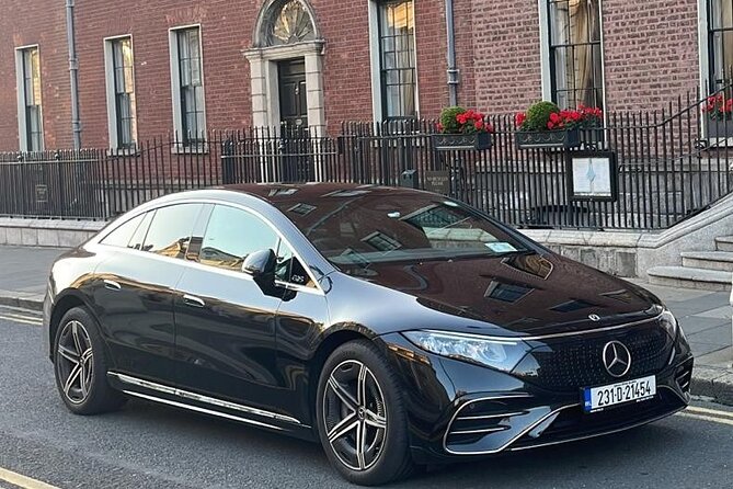 Dublin Airport Transfers: Luxury Transfer To/From DUB Per Vehicle - What the airport pickup feels like