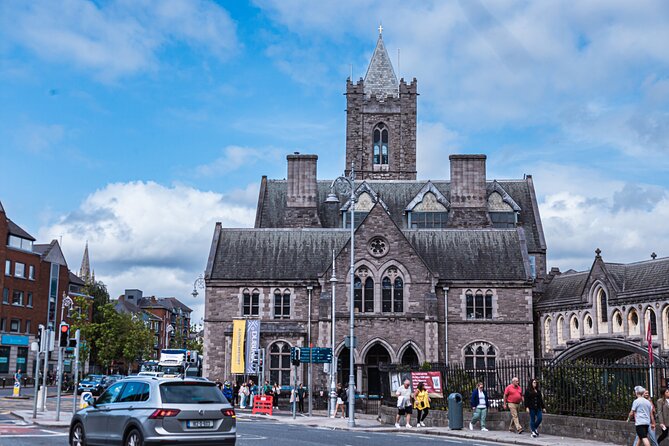 Dublin: Private Chauffeur Tour - Temple Bar in 40 minutes