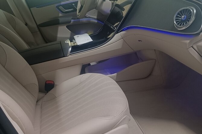 Exclusive green transfer - Finding your chauffeur at arrivals
