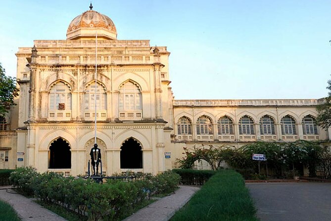 Explore Madurai's Rich Culture: Private Car & Guided Tour - Banana market and a glass of Jigarthanda