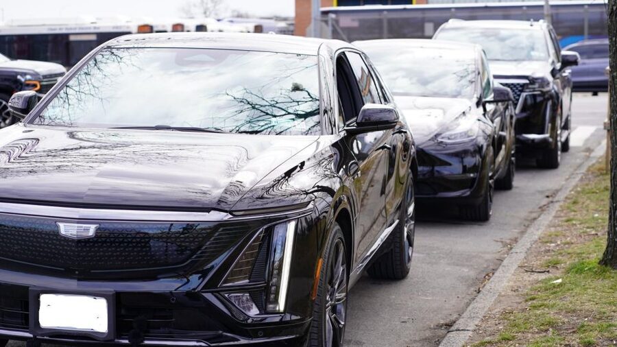 Express Limo Inc. - Airport pickup with fewer moving parts