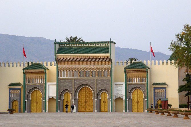 Fes Medina Guided Tour with Luxury Car and All-Inclusive Tickets - Al-Quaraouiyine and the city’s religious center