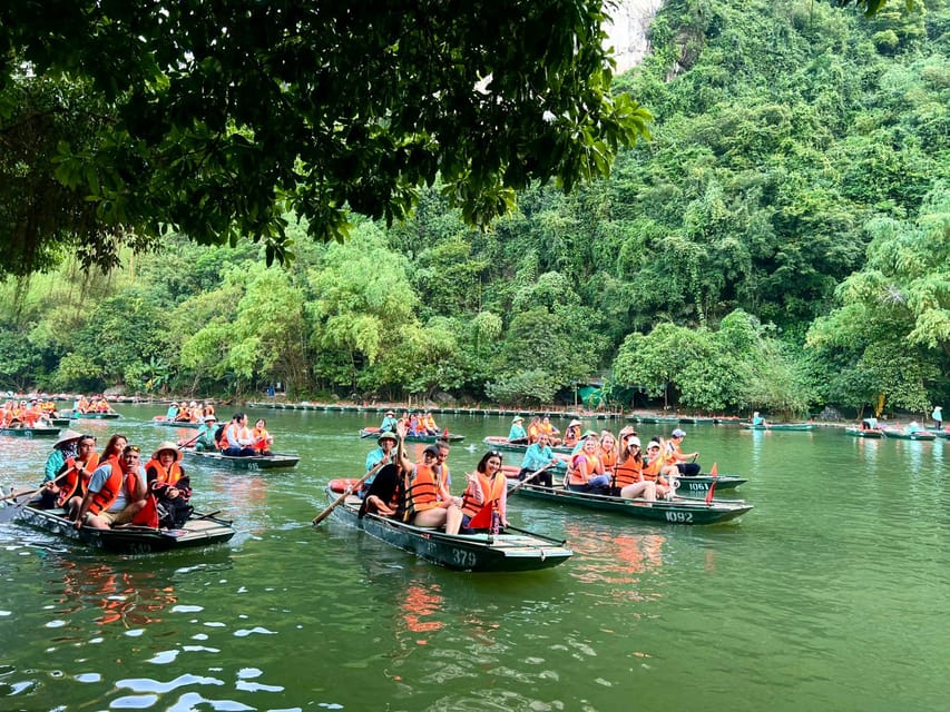 Friendly Travel: Hoa Lư/ Trang An/ Mua Cave - Limousine Car - Hoa Lu and Vietnam’s early royal capitals