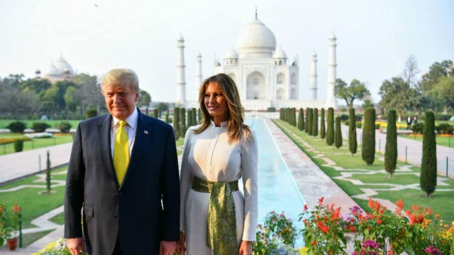 From Delhi: Deluxe Taj Mahal and Agra tour with Luxury Cars - Agra Fort and the Mughal story