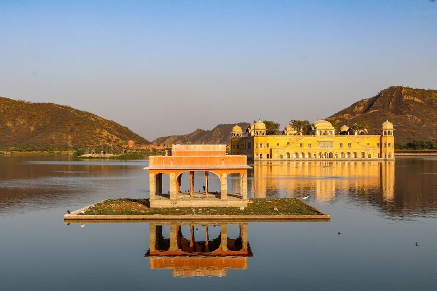From Delhi: Jaipur Day Trip by Fast Train or Private Car - Jal Mahal and Panna Meena Ka Kund
