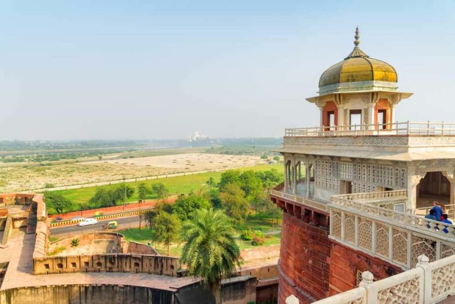 From Delhi: Taj Mahal Agra Day Tour by luxury car - A five-star buffet lunch in Agra