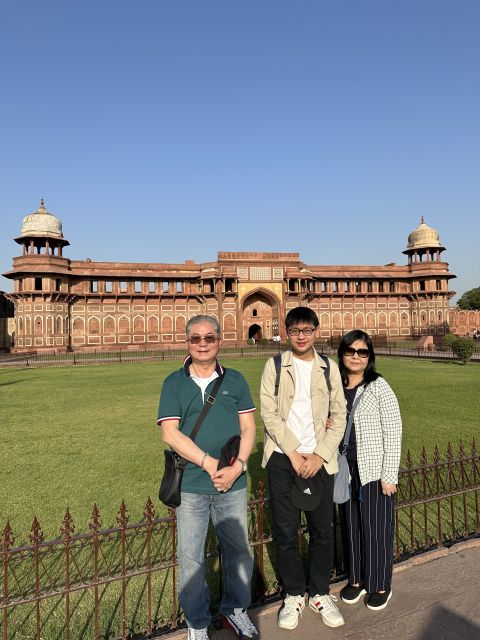 From Delhi : Taj Mahal and Agra Fort Tour By Private Car - Agra Fort and the Mughal court