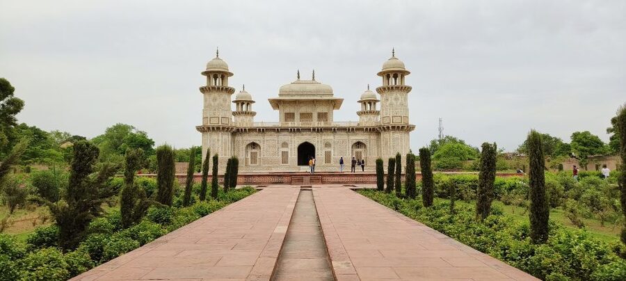 From Delhi : Taj Mahal and Agra Fort Tour By Private Car - Practical details that affect your day