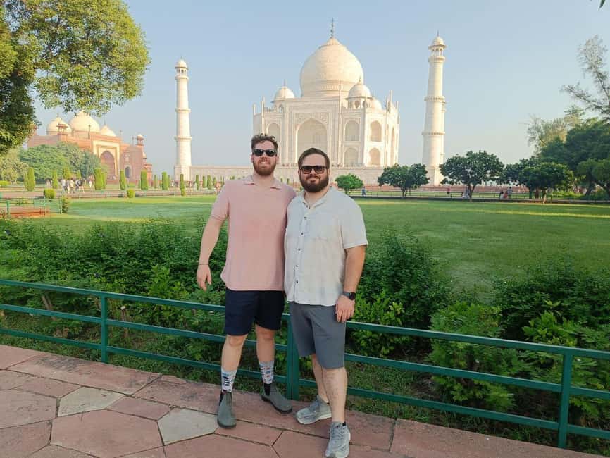 From Delhi: Taj Mahal Luxury Day Tour By Superfast Train - Arriving at the Taj Mahal with a guide