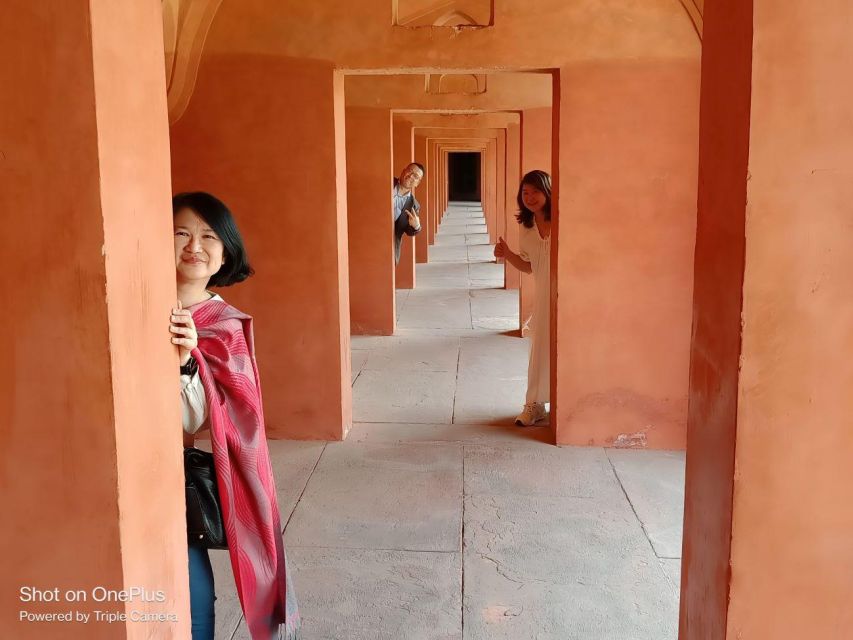 From Delhi: Taj Mahal Luxury Day Tour By Superfast Train - A five-star lunch at Courtyard by Marriott Agra