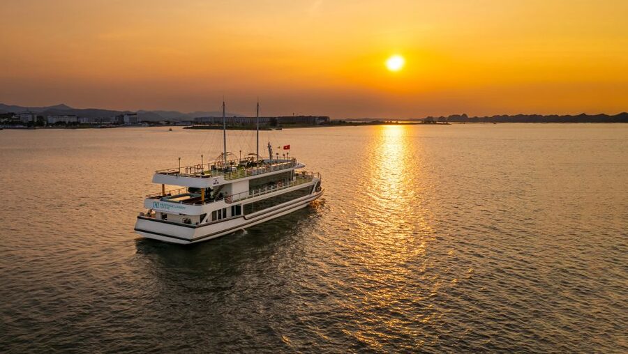 From Hanoi: 1-Day Halong 5-Star Cruise w/Jacuzzi & Limousine - Key points to know before booking