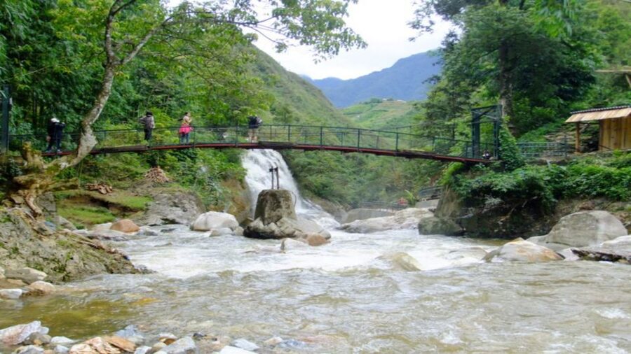 From Hanoi: 2-Day Overnight Sapa Tour by Limousine - A hotel night in Sapa