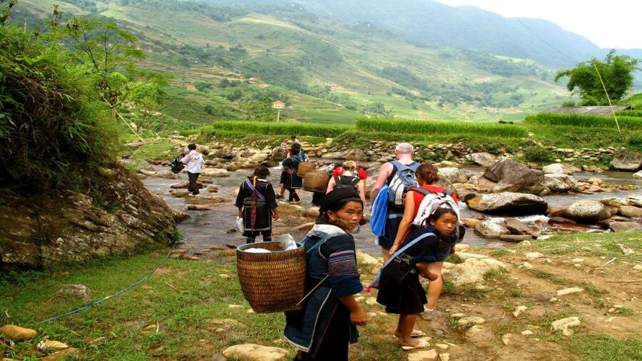 From Hanoi: 2-Day Overnight Sapa Tour by Limousine - Meals, timing, and the return to Hanoi